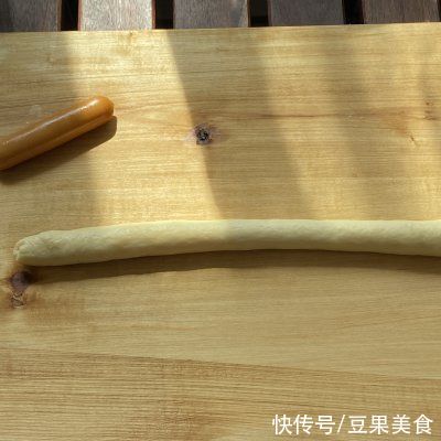 高糖酵母|#安佳马苏里拉芝士挑战赛# 零失败の肠仔包，深受小盆友喜爱