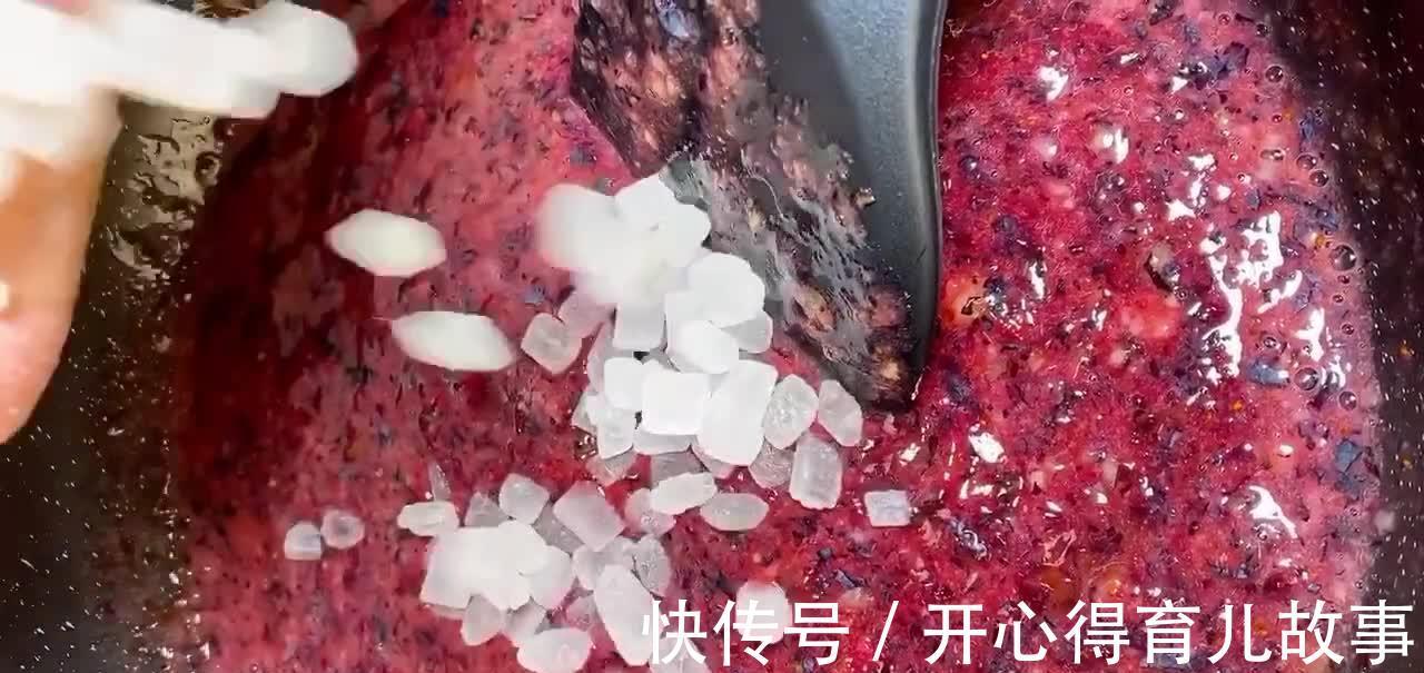 自制蓝莓果酱,果香浓郁酸甜适中,闲暇做几瓶能吃大半年