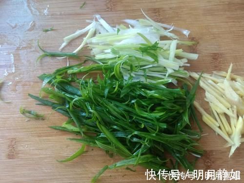 软骨鱼|这鱼长得奇丑,身上都是宝,没有坚硬的鱼刺,这样做口感鲜嫩好吃