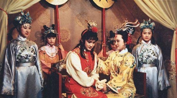 金玉良缘#贾宝玉进宫觐见元春, 做的一件事, 改变了元春支持金玉良缘的想法!