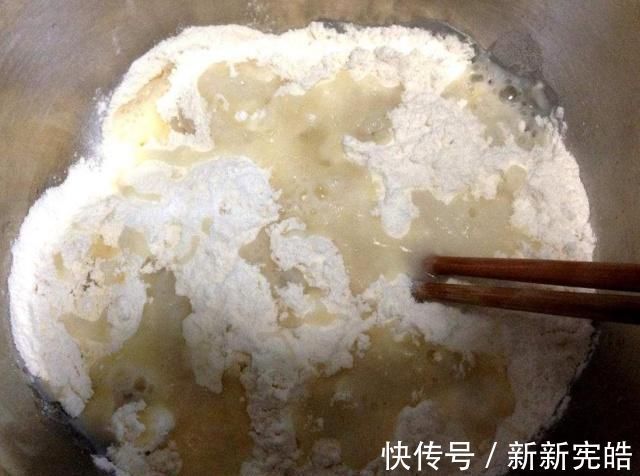 正确做法|烙饼和面的时候先加水还是先加油？都不对！这才是正确做法