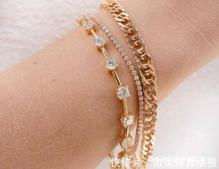 风格 女人戴“手镯”还是“手表”好看?三个理由告诉你,戴错很尴尬!