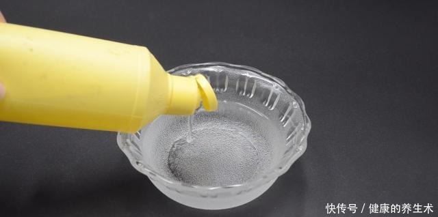 不管玻璃有多脏,试试这个小技巧,不用一滴水,干净透亮还不留灰!