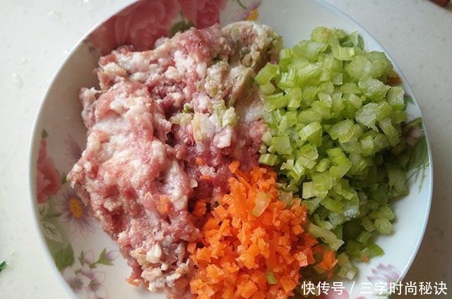 饺子别只会用面粉做，用它包一锅，吃着滑溜溜，一口一个停不下来