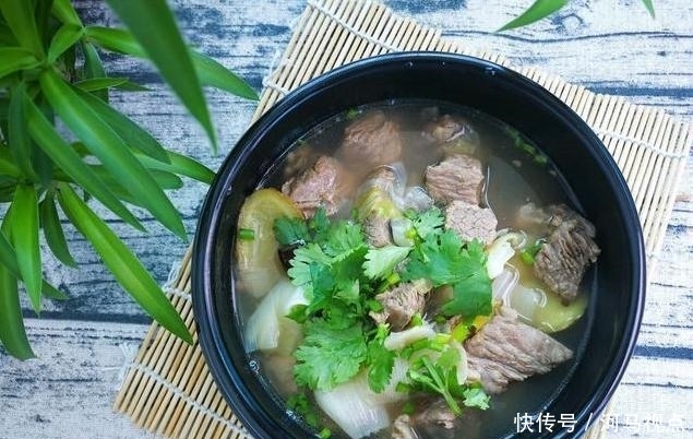 美食推荐：酱肉炒海肠，辣酱凤爪，清炖牛腩，韭菜炒蚕豆