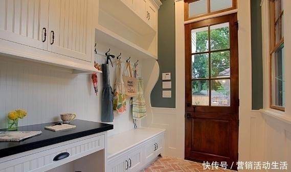 玄关柜|入户没人放鞋柜了，太不实用！不如学着设计一排柜，一进门贼漂亮！