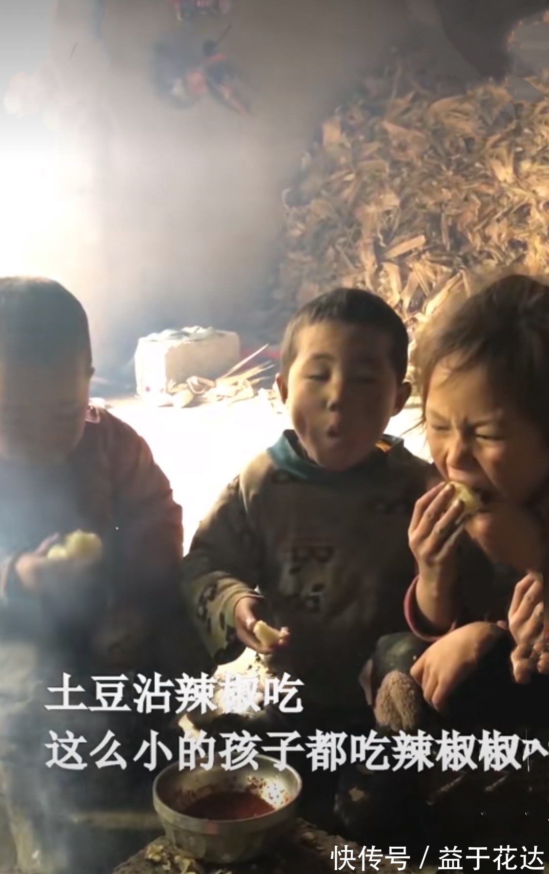 孩子们|怀第五胎的单亲妈妈,无力照顾其他4个娃,孩子饿了吃土豆蘸辣椒