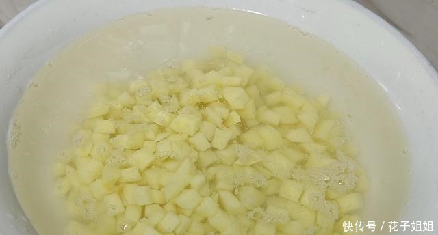 豌豆粒和土豆这做法真好吃,营养好又开胃下饭,大人小孩都爱吃