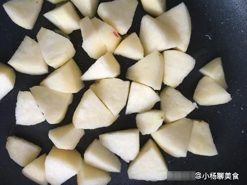 天冷了,现在的苹果洗净不要直接吃,学会这招,口感香甜好吃解馋