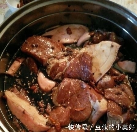 保鲜|猪肉吃不完，别再冻进冰箱大厨教你几招，放一年都不坏，还鲜嫩