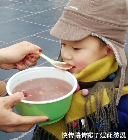 肉汤|劝告家长2种饭不要再给孩子吃了,积食又上火,还影响孩子发育