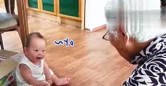 吵架|7个月小屁孩坐在地上跟奶奶吵架,接下来动作,太可爱了!
