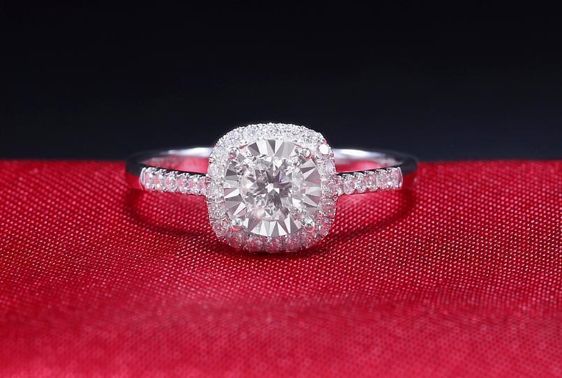 直径 10000元购买1克拉钻石,你会感觉自己赚了吗?