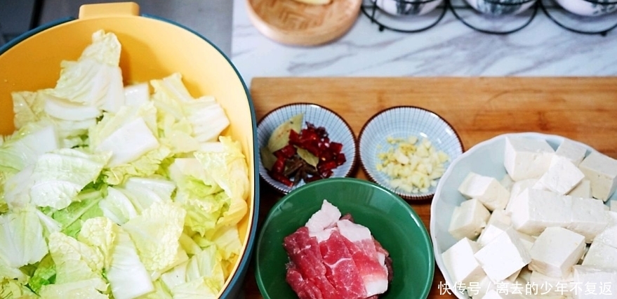 白菜炖豆腐，先炖白菜还是豆腐？搞错了顺序，难怪白菜豆腐不好吃