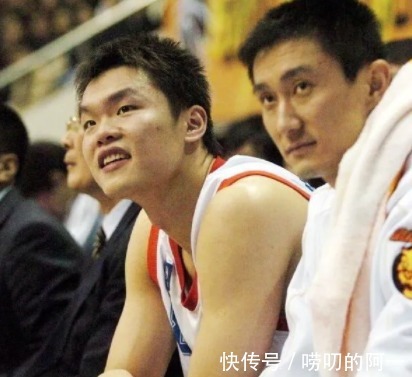 中国篮球两位名宿，李楠和朱芳雨，谁的生涯成就更高？|长文 | 李楠