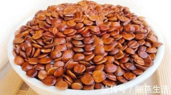 健身运动|经常失眠睡不好?1种小零食别放过,每天吃点,家人鼾声也难吵醒