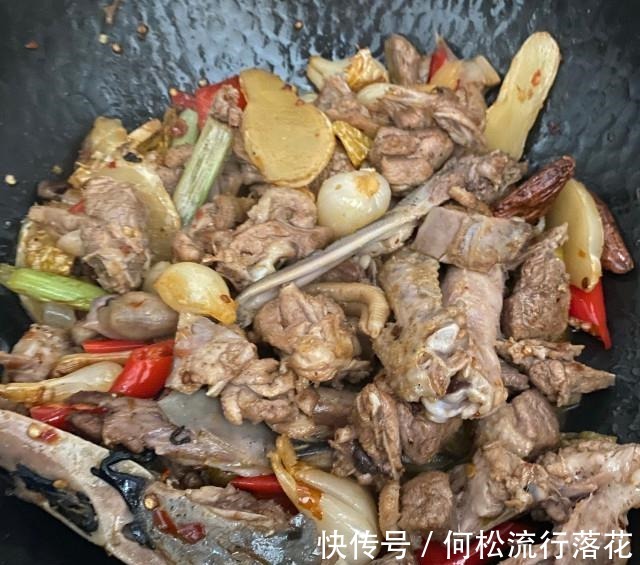 清水鸭|酸姜炒鸭,不柴不腥又入味,下酒下饭!