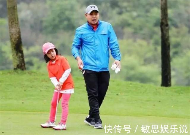 高尔夫球|刘国梁女儿打高尔夫7岁夺冠,8岁获两位数奖牌,几乎没有对手