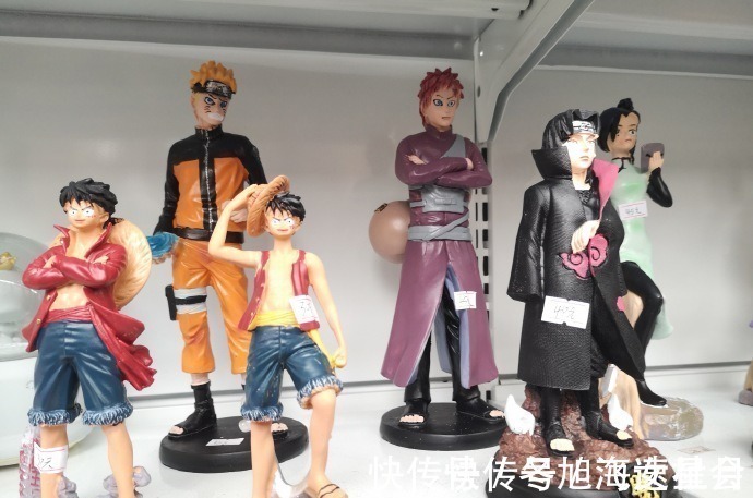 邪神|我的画风在你之上,超市卖“阴间”邪神手办,佐助你凭什么贵5元