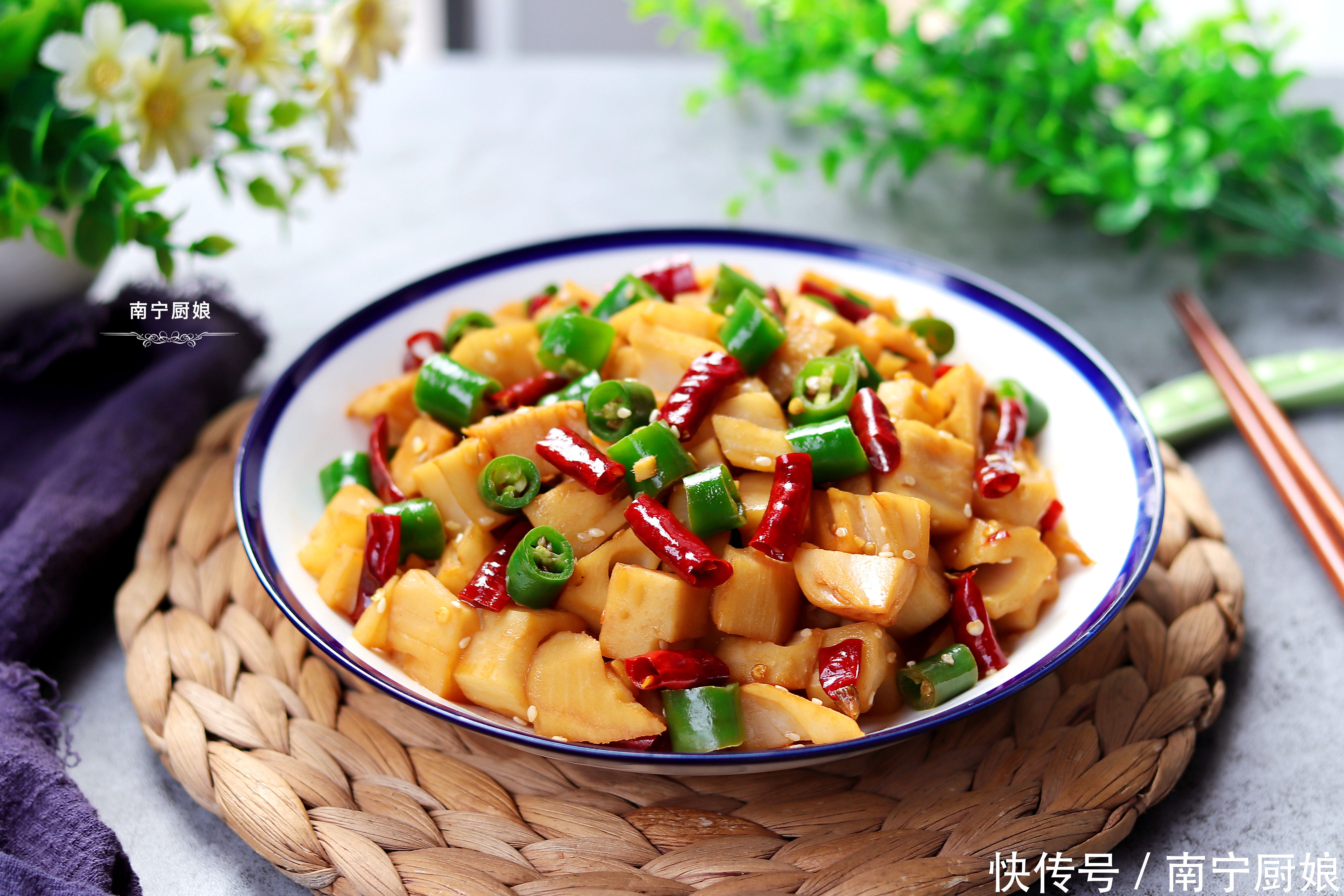 拿来|莲藕别只会炖排骨汤了,拿来做成这样的开胃菜,做上一大盘吃上瘾