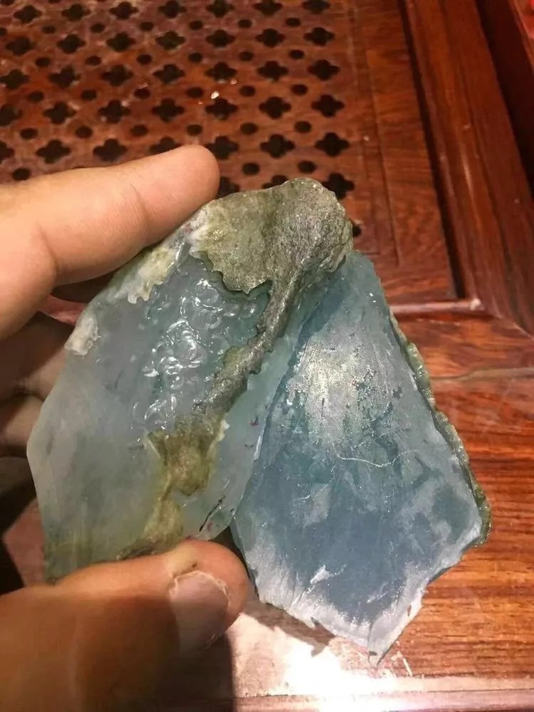 喜获|极品赌石现场切开,喜获6块冰玻大牌,心脏跳不停!