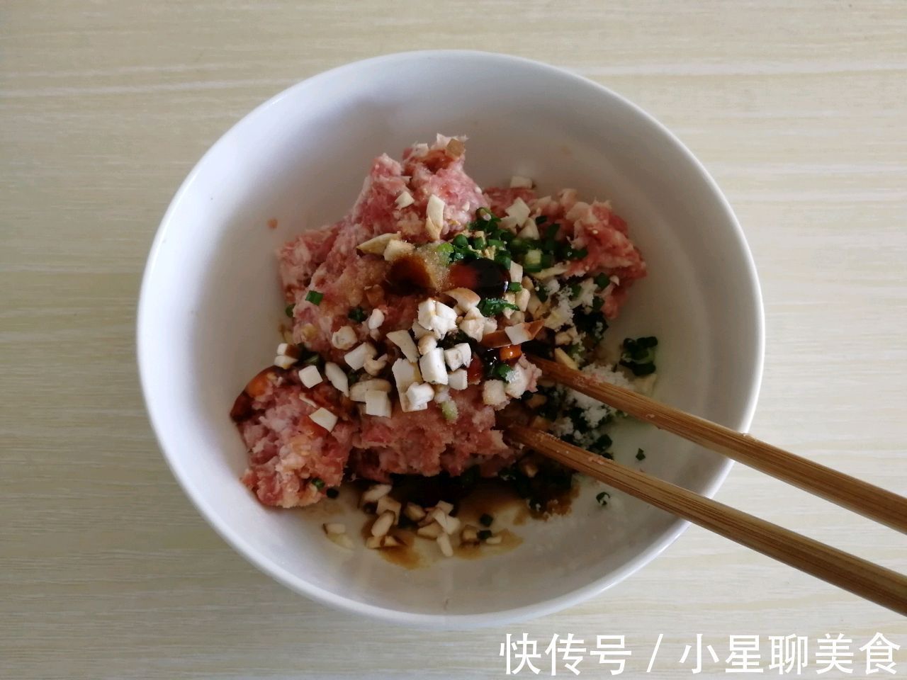 肉香|米饭和肉搭配做成小丸子，一口一个，香气四溢