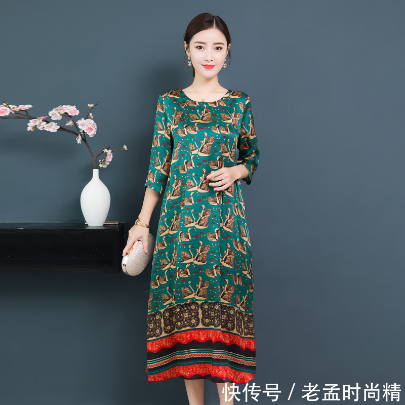 优雅|最近超火一款薄毛衣:叫“樱花粉”,春天搭小脚裤,贼美贼显年轻