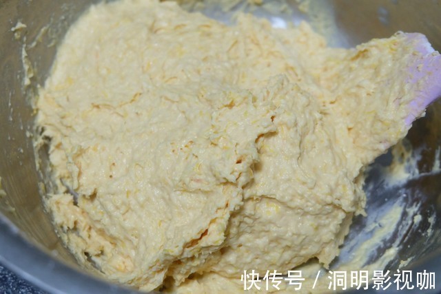早餐蒸个南瓜发糕,口感松软不粘牙,好吃不上火,孩子说比蛋糕香