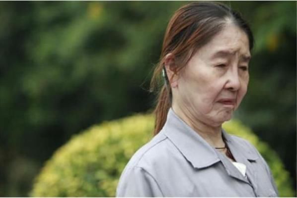 一转眼15年,当初生完孩子一夜睡醒变成老太的80后女孩,后来如何