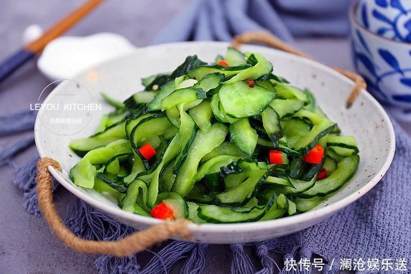 锅中倒入|下班到家吃什么6道菜,好吃好做不长肉