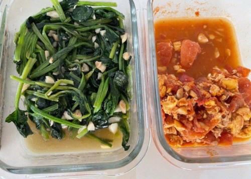 明星年夜饭吃啥？贾乃亮吃24道菜，张柏芝吃外卖，她吃剩饭剩菜