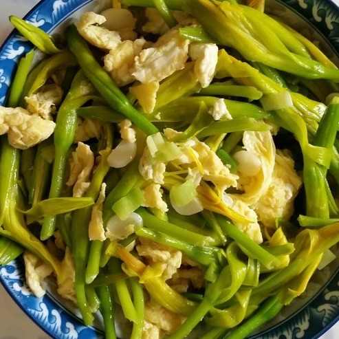 黄花菜|常给孩子吃此菜,再贵也不要省,孩子个头超过同龄人,大脑更聪明