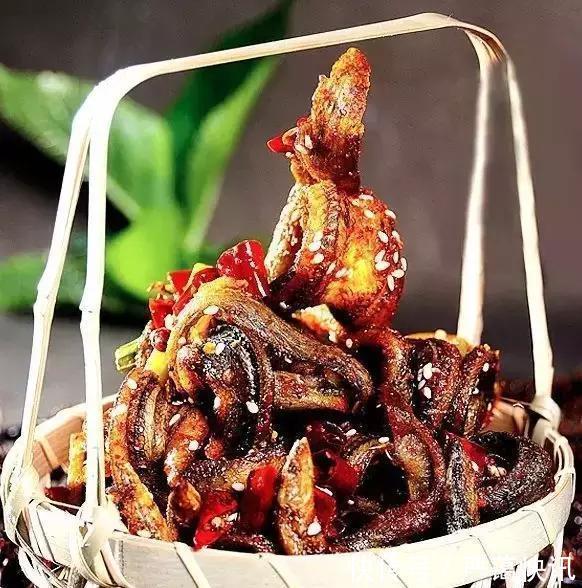 美食|精选美食香辣秋刀鱼、豉香土豆小排骨、海鲜菇牛肉丝、水煮鱿鱼