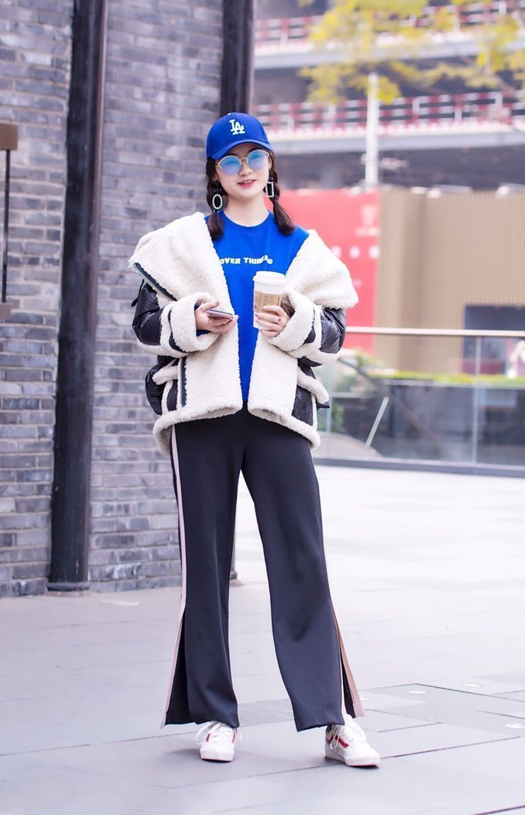 街拍:清纯的小美女,青春亮眼,活力十足,让人沉醉!