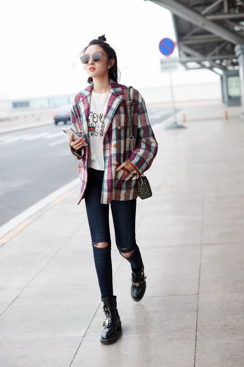 初春穿牛仔裤别配帆布鞋了！这“5双鞋”与牛仔裤更搭，时髦翻倍