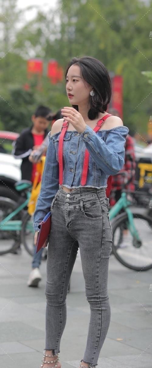上衣 精致漂亮的瑜伽裤装扮彰显女神风范，简洁干练显瘦，清澈甜美