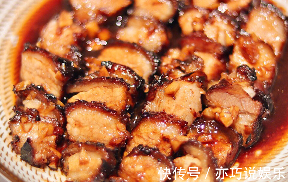 吃一次就上瘾的秘制叉烧,喷香下饭,肉质焦黄,吃起来肥而不腻