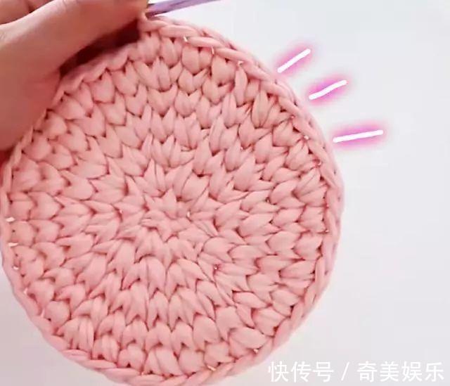 旧衣服剪几刀,制作布条线,拿来钩编收纳盒,非常实用!附教程