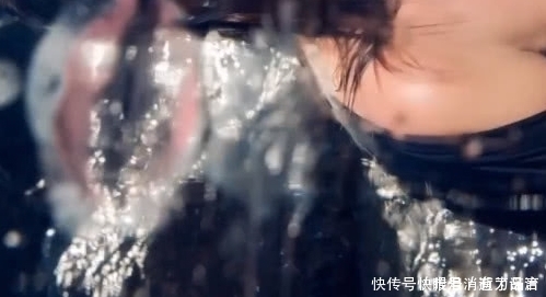 成片|奇闻:助理喝口洗脚水,居然往新娘脸上喷过去,成片出来后看蒙了