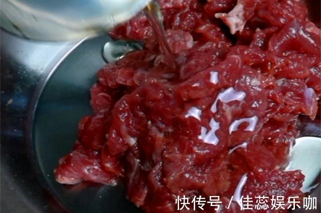 羊里脊肉|葱爆羊肉在家怎么做羊肉鲜嫩甘香、大葱脆嫩!大厨教你正确做法