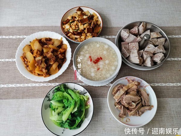 小长假不出游,在家也认真吃饭,有火锅有面食,家常菜肴也味美