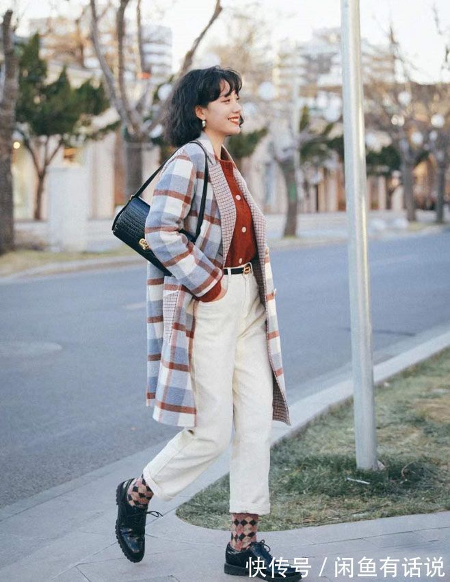 配色 建议中年女性,过年穿红色记住“3种配色+3个技巧”,时髦又高级