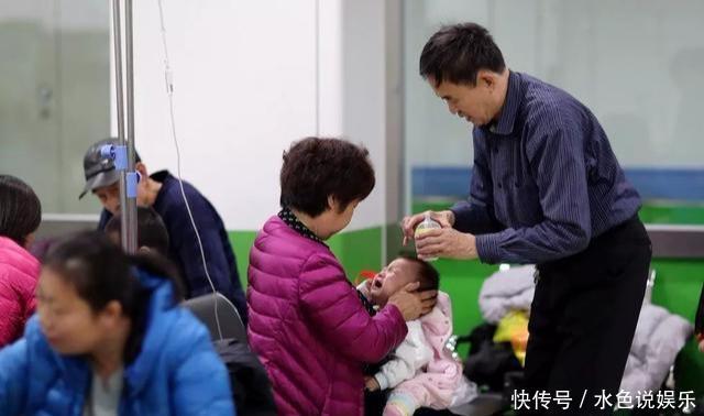 孩子|医生忠告孩子再馋,以下4种食物也不要给娃吃,长大后会感谢你