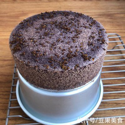 蛋白霜|正宗地道的桂花黑米糕做法，速来围观