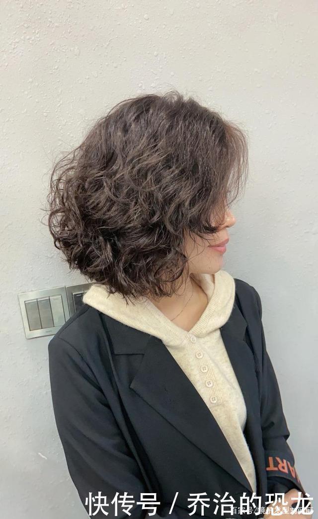 烫发|“最值得尝试”的女发,蓬松修颜很有层次感,大多数女性都喜欢