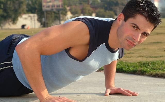 收获|每天坚持做俯卧撑身体会收获什么好处？健身达人：坚持这个数就好
