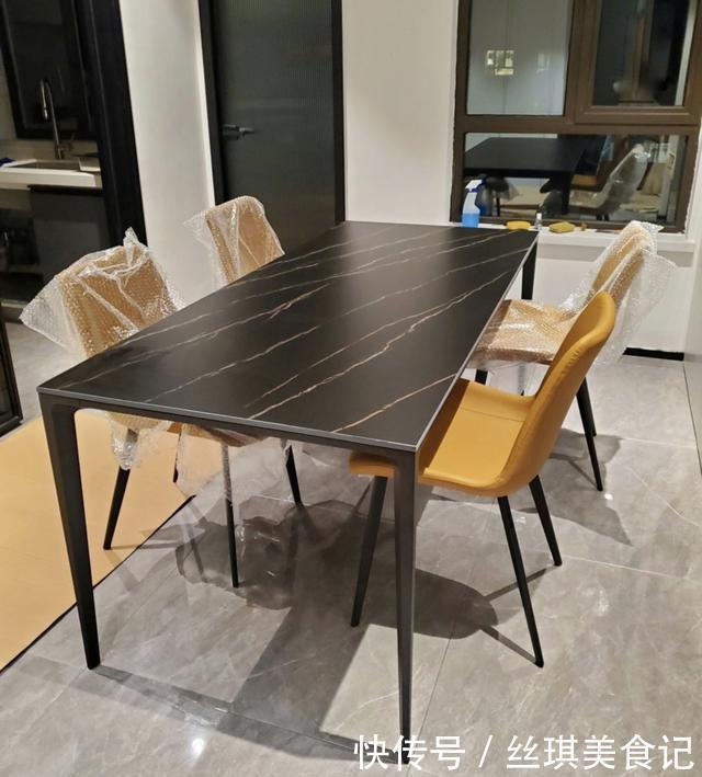 墙面|厨房别再贴瓷砖了,这种新型替代材料,看着高级还耐脏