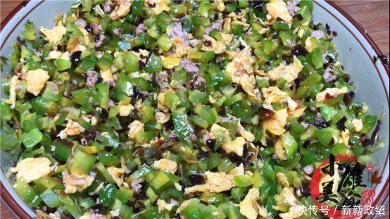 夏天要多吃苦瓜,大厨教你新吃法,不炒不凉拌,一次一大盘都不够