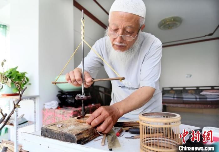 手艺|甘肃天水六旬竹雕艺人“仿古不复古”：现代审美承百年手艺