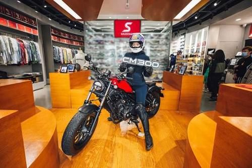 当 Honda 遇上咖啡店与潮牌店 颠覆你想象